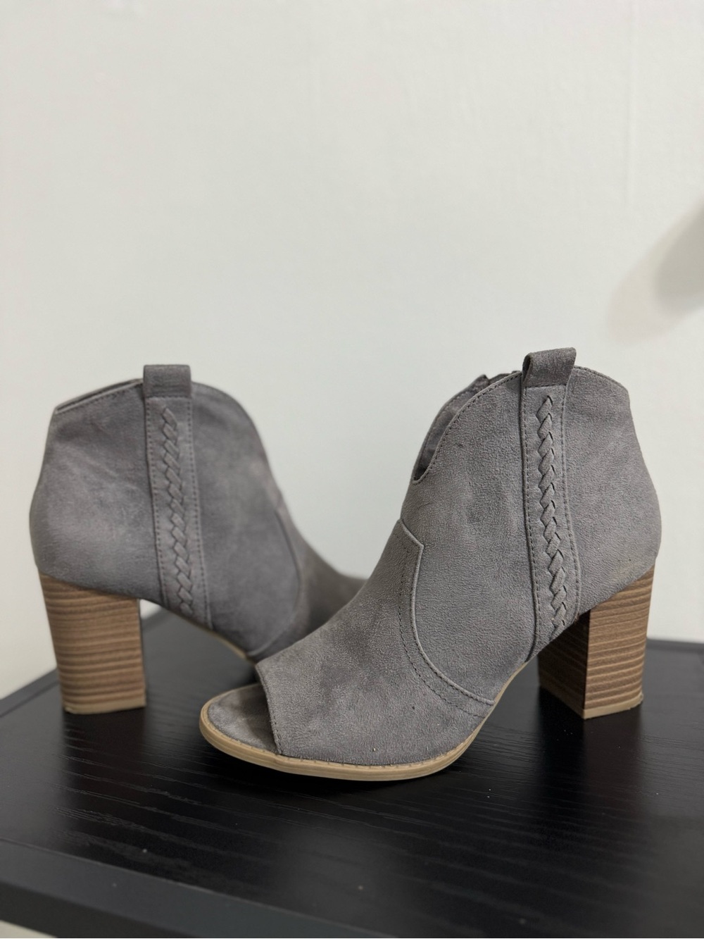 Kohl's Gray Suede Peep-Toe Block Heel Booties | Size 8.5
